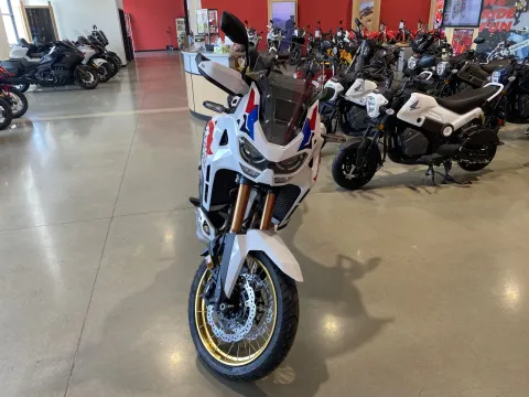 Another view of 2025 Honda Africa Twin Adventure Sports ES DCT for sale in Grain Valley, MO at Dell's Honda Powerhouse