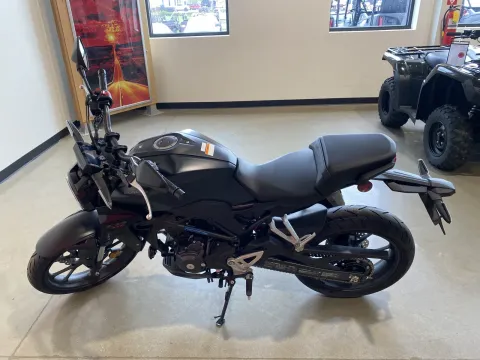 More photos of 2025 Honda CB300R ABS at Dell's Honda Powerhouse, MO