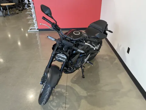 More photos of 2025 Honda CB300R ABS at Dell's Honda Powerhouse, MO