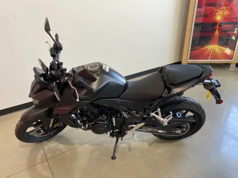 More photos of 2025 Honda CB750 Hornet at Dell's Honda Powerhouse, MO