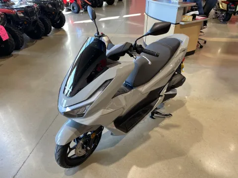 More photos of 2025 HONDA PCX ABS at Dell's Honda Powerhouse, MO