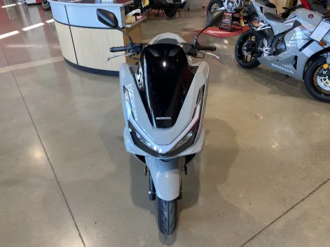 Another view of 2025 HONDA PCX ABS for sale in Grain Valley, MO at Dell's Honda Powerhouse