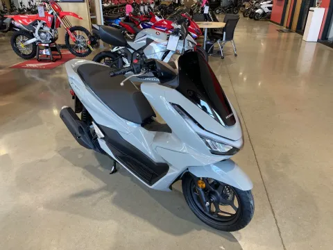 Photos of 2025 HONDA PCX ABS for sale in Grain Valley, MO at Dell's Honda Powerhouse