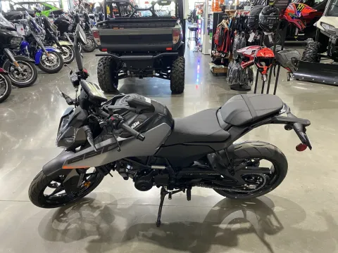 More photos of 2026 KTM Duke 250 at Dell's Powersports, MO