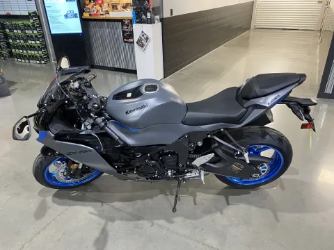 More photos of 2026 Kawasaki NINJA ZX-6R ABS at Dell's Powersports, MO