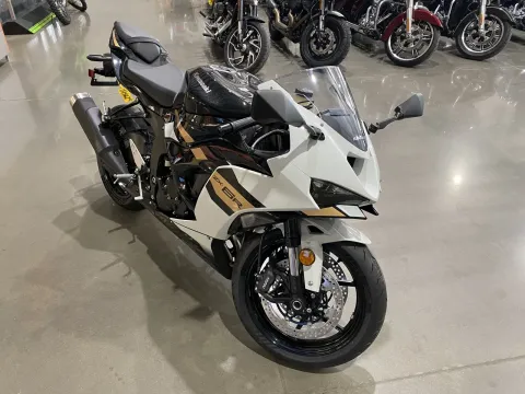 Photos of 2026 Kawasaki Ninja ZX-6R Base for sale in Grain Valley, MO at Dell's Powersports