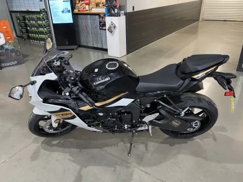 More photos of 2026 Kawasaki Ninja ZX-6R Base at Dell's Powersports, MO