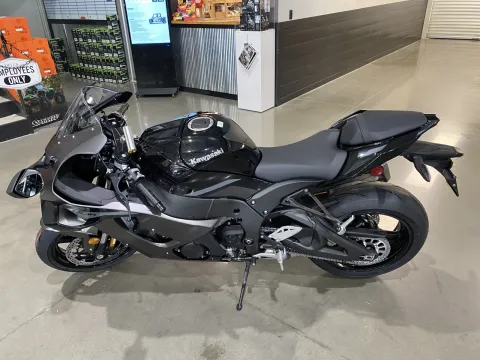 More photos of 2026 Kawasaki Ninja ZX-10R at Dell's Powersports, MO