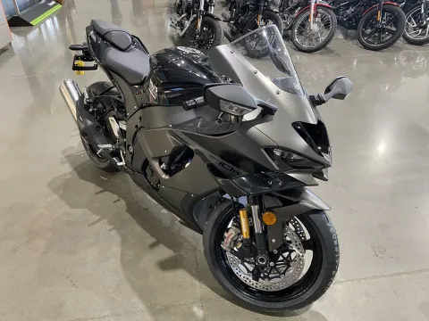 Photos of 2026 Kawasaki Ninja ZX-10R for sale in Grain Valley, MO at Dell's Powersports