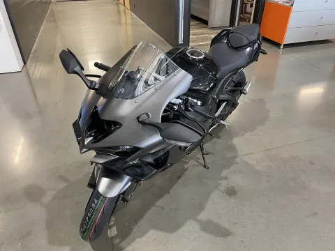 More photos of 2026 Kawasaki Ninja ZX-10R at Dell's Powersports, MO