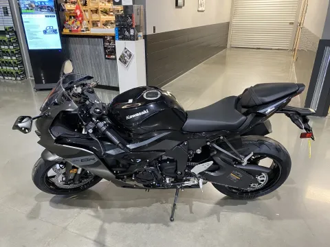 More photos of 2026 Kawasaki NINJA ZX-6R ABS at Dell's Powersports, MO