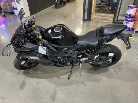 More photos of 2026 Kawasaki Ninja ZX-4R ABS at Dell's Powersports, MO