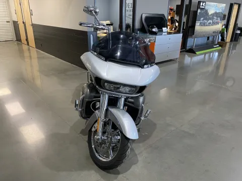 Another view of 2016 Harley-Davidson Road Glide CVO Ultra for sale in Grain Valley, MO at Dell's Powersports