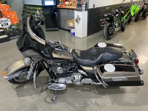 More photos of 2004 Harley-Davidson Electra Glide Ultra Classic at Dell's Powersports, MO