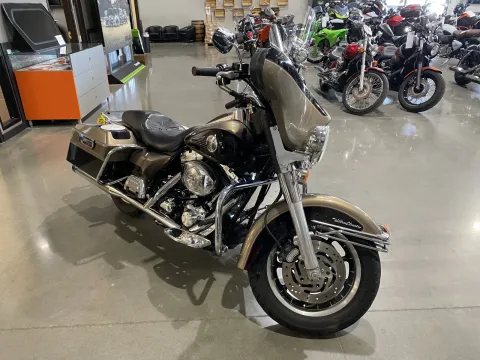 Photos of 2004 Harley-Davidson Electra Glide Ultra Classic for sale in Grain Valley, MO at Dell's Powersports
