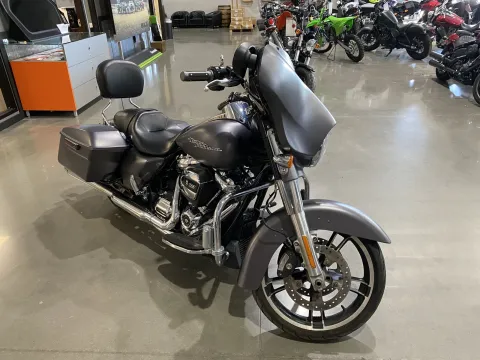 Photos of 2017 Harley-Davidson Street Glide Special for sale in Grain Valley, MO at Dell's Powersports