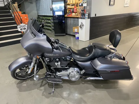 More photos of 2017 Harley-Davidson Street Glide Special at Dell's Powersports, MO