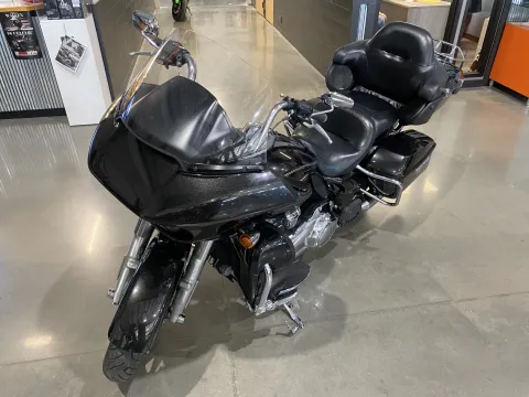 More photos of 2017 Harley-Davidson Road Glide Ultra at Dell's Powersports, MO