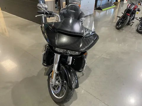 Another view of 2017 Harley-Davidson Road Glide Ultra for sale in Grain Valley, MO at Dell's Powersports