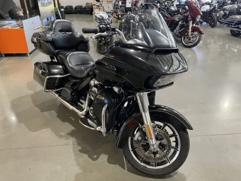 Photos of 2017 Harley-Davidson Road Glide Ultra for sale in Grain Valley, MO at Dell's Powersports
