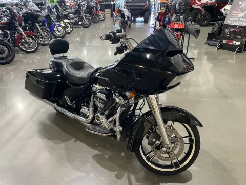 Photos of 2019 Harley-Davidson Road Glide for sale in Grain Valley, MO at Dell's Powersports