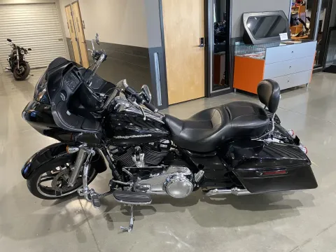 More photos of 2019 Harley-Davidson Road Glide at Dell's Powersports, MO
