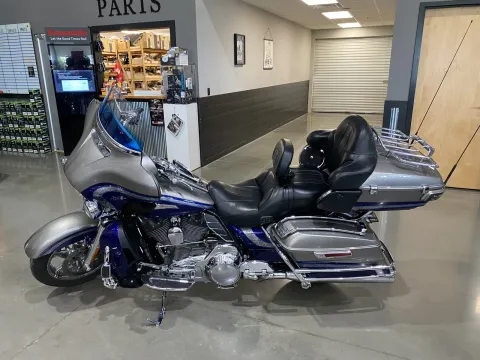 More photos of 2016 Harley-Davidson Electra Glide CVO Limited at Dell's Powersports, MO