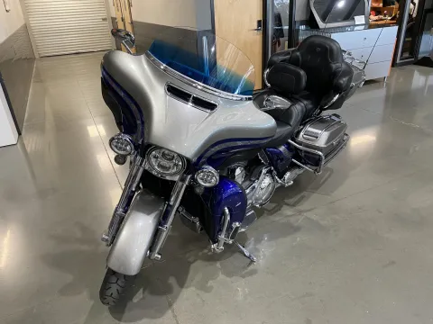 More photos of 2016 Harley-Davidson Electra Glide CVO Limited at Dell's Powersports, MO