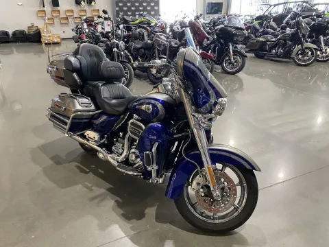 Photos of 2016 Harley-Davidson Electra Glide CVO Limited for sale in Grain Valley, MO at Dell's Powersports