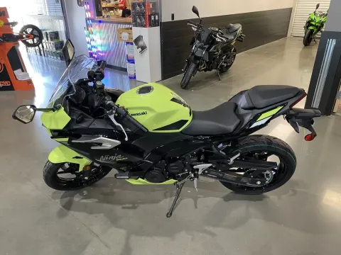 More photos of 2026 Kawasaki Ninja 500 SE ABS at Dell's Powersports, MO