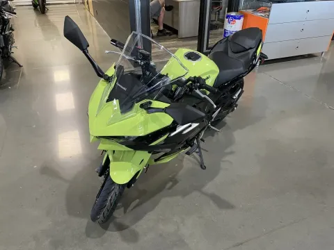 More photos of 2026 Kawasaki Ninja 500 SE ABS at Dell's Powersports, MO