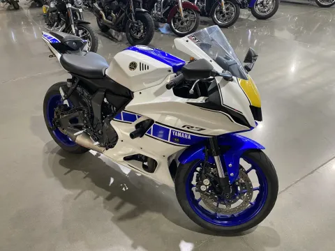 Photos of 2024 Yamaha YZF R7 for sale in Grain Valley, MO at Dell's Powersports