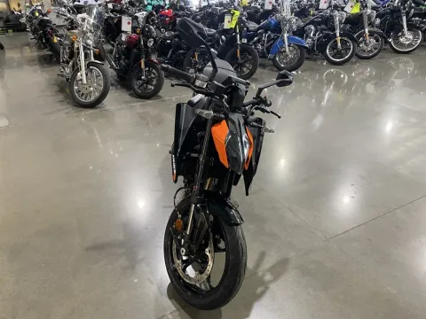 Another view of 2026 KTM Duke 250 for sale in Grain Valley, MO at Dell's Powersports