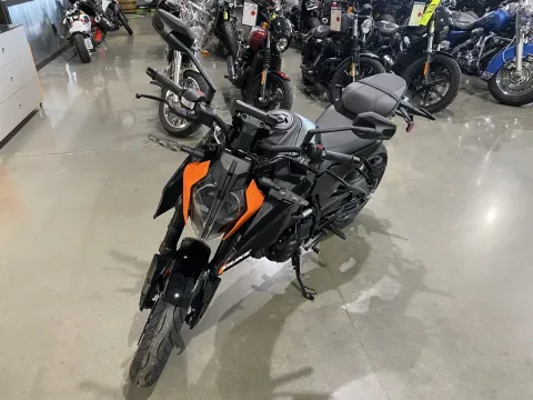 More photos of 2026 KTM Duke 250 at Dell's Powersports, MO