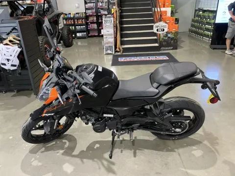 More photos of 2026 KTM Duke 250 at Dell's Powersports, MO
