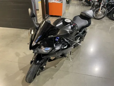 More photos of 2006 Yamaha YZF R6 at Dell's Powersports, MO
