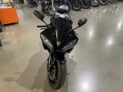 More photos of 2006 Yamaha YZF R6 at Dell's Powersports, MO