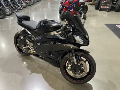 Photos of 2006 Yamaha YZF R6 for sale in Grain Valley, MO at Dell's Powersports