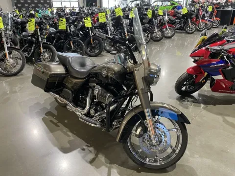 Photos of 2014 Harley-Davidson Road King CVO for sale in Grain Valley, MO at Dell's Powersports