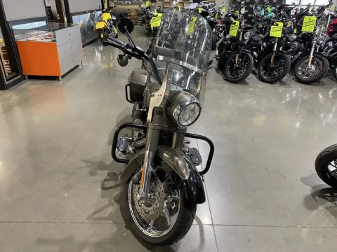 Another view of 2014 Harley-Davidson Road King CVO for sale in Grain Valley, MO at Dell's Powersports