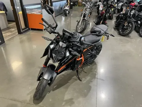 More photos of 2026 KTM Duke 390 at Dell's Powersports, MO
