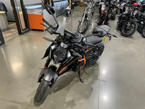 More photos of 2026 KTM Duke 390 at Dell's Powersports, MO