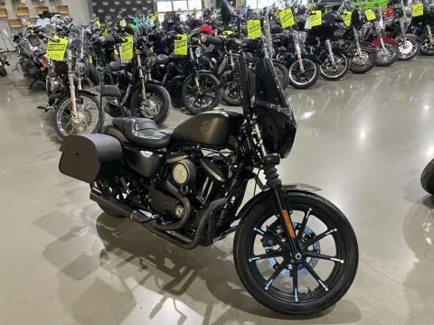 Photos of 2021 Harley-Davidson Sportster Iron 883 for sale in Grain Valley, MO at Dell's Powersports