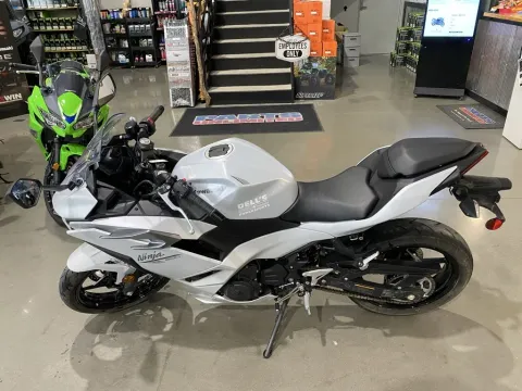 More photos of 2025 Kawasaki Ninja 500 ABS at Dell's Powersports, MO