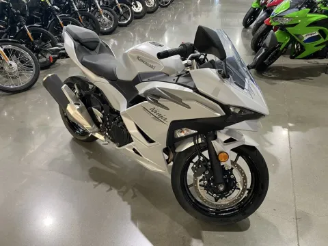 Photos of 2025 Kawasaki Ninja 500 ABS for sale in Grain Valley, MO at Dell's Powersports