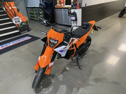 More photos of 2026 KTM SMC 390 R at Dell's Powersports, MO