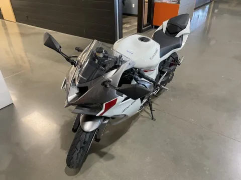 More photos of 2025 Kawasaki Ninja ZX-6R at Dell's Powersports, MO