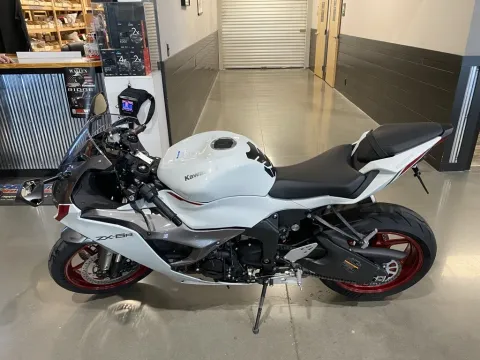 More photos of 2025 Kawasaki Ninja ZX-6R at Dell's Powersports, MO
