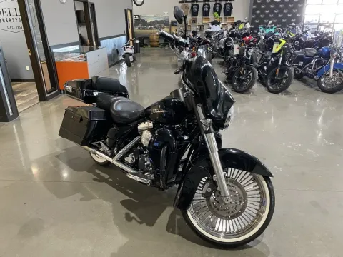 Photos of 2007 Harley-Davidson Street Glide for sale in Grain Valley, MO at Dell's Powersports