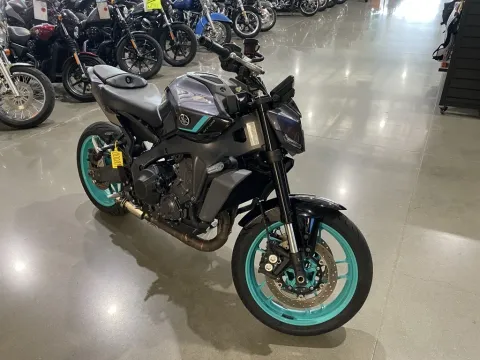 Photos of 2024 Yamaha MT 09 for sale in Grain Valley, MO at Dell's Powersports